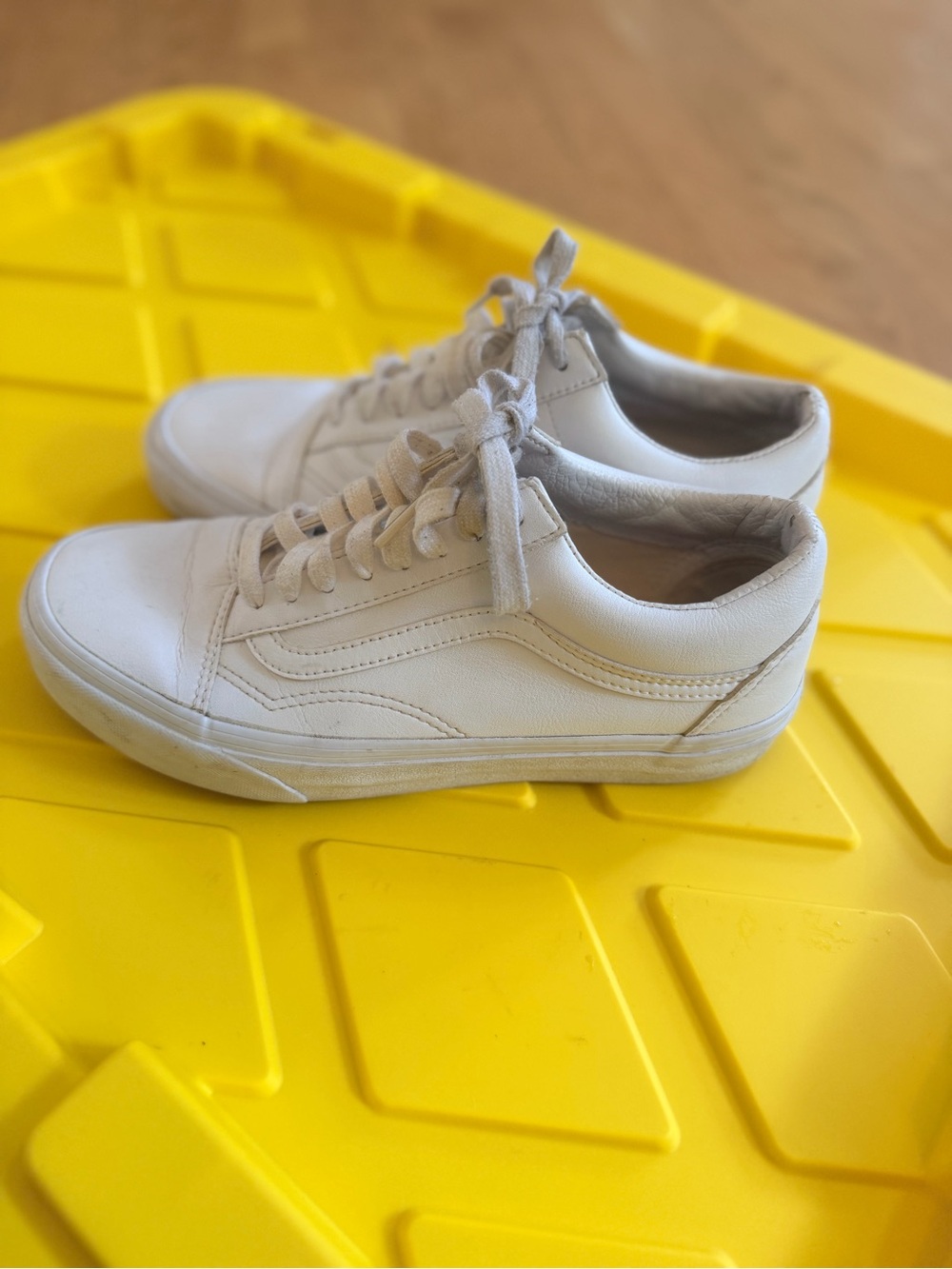 Men's Size 7 or Woman's Size 8.5 "Vans" Low-Top Skate Sneakers in White GUC